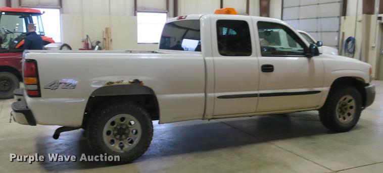 image for item DB8919 2005 GMC K1500 Ext. Cab pickup truck