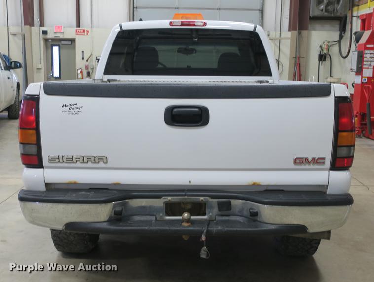 image for item DB8919 2005 GMC K1500 Ext. Cab pickup truck