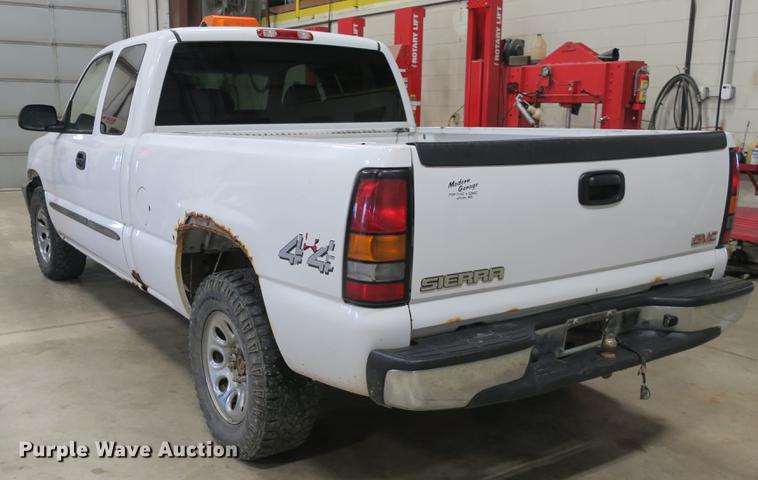 image for item DB8919 2005 GMC K1500 Ext. Cab pickup truck