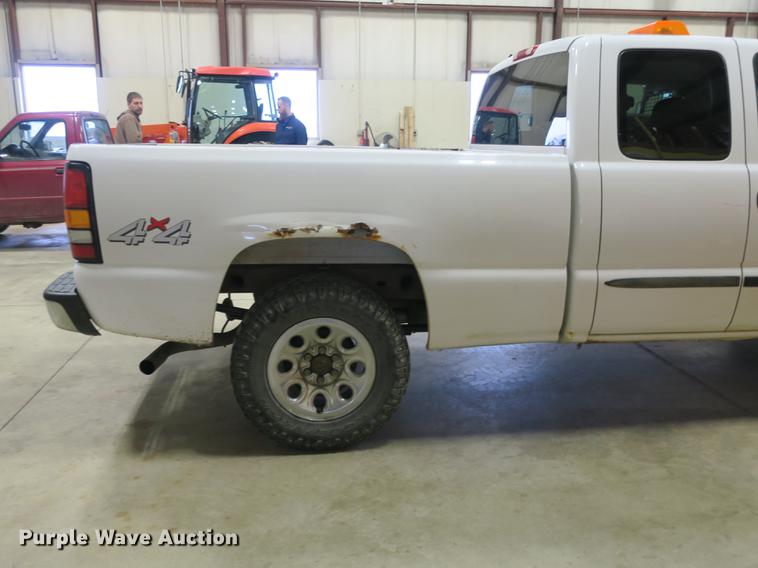 image for item DB8919 2005 GMC K1500 Ext. Cab pickup truck