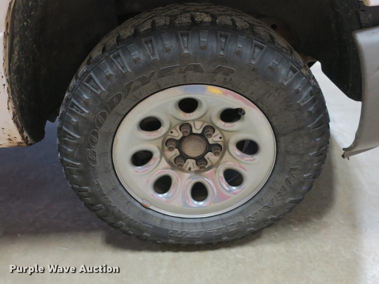 image for item DB8919 2005 GMC K1500 Ext. Cab pickup truck