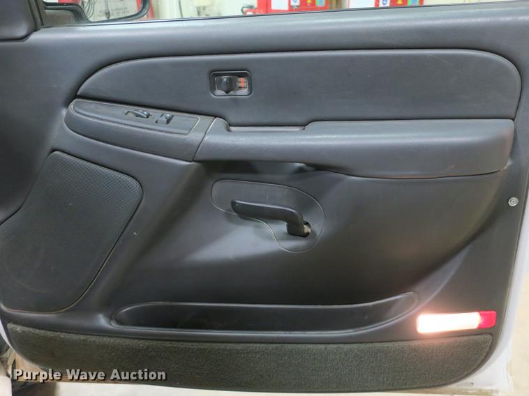 image for item DB8919 2005 GMC K1500 Ext. Cab pickup truck