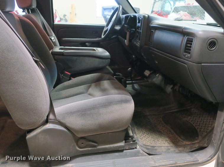 image for item DB8919 2005 GMC K1500 Ext. Cab pickup truck