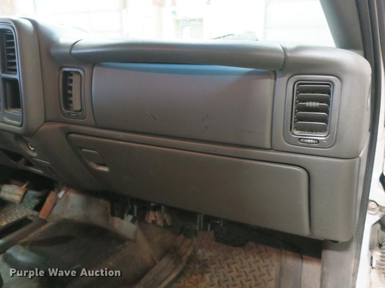 image for item DB8919 2005 GMC K1500 Ext. Cab pickup truck