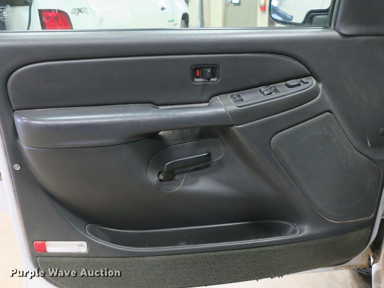 image for item DB8919 2005 GMC K1500 Ext. Cab pickup truck