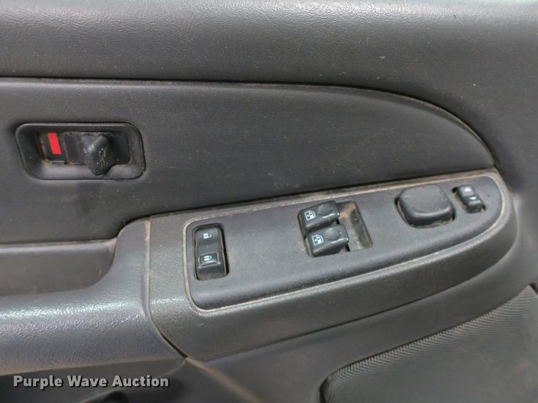 image for item DB8919 2005 GMC K1500 Ext. Cab pickup truck