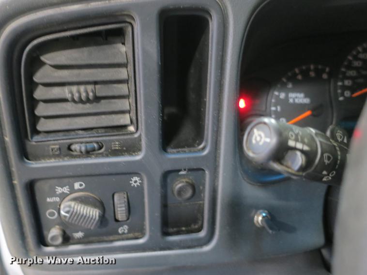 image for item DB8919 2005 GMC K1500 Ext. Cab pickup truck