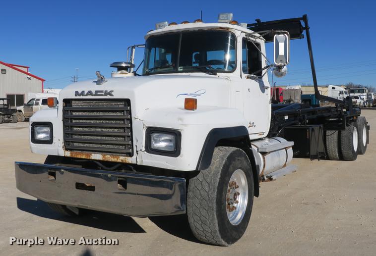 image for item DB8921 1999 Mack RD688S hook truck