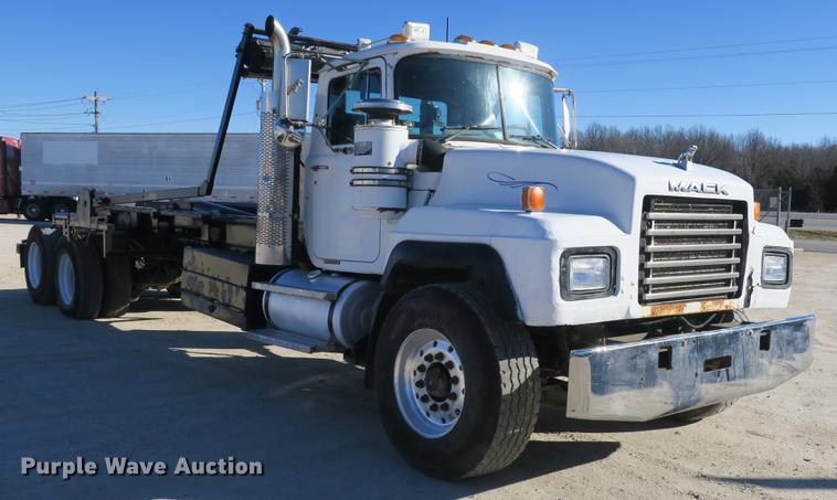 image for item DB8921 1999 Mack RD688S hook truck