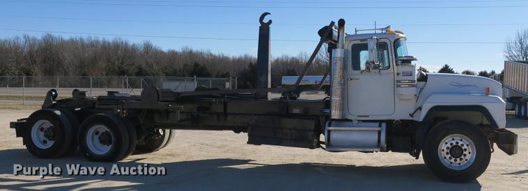 image for item DB8921 1999 Mack RD688S hook truck