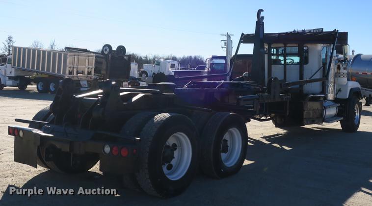 image for item DB8921 1999 Mack RD688S hook truck