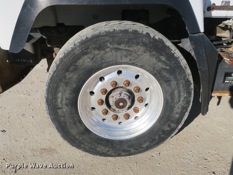 image for item DB8921 1999 Mack RD688S hook truck