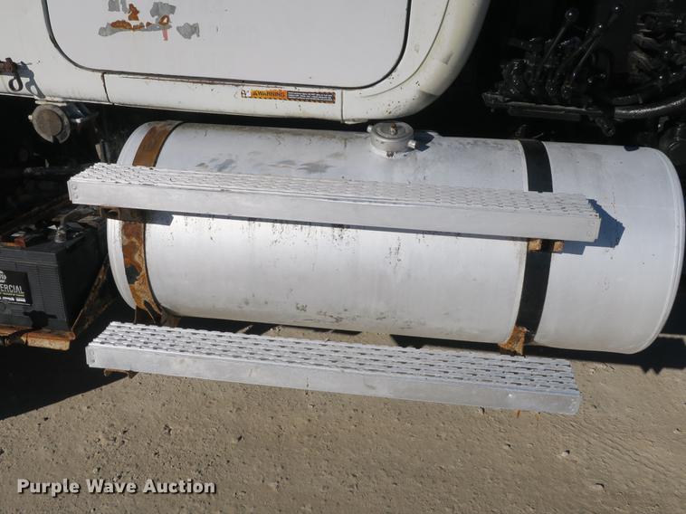 image for item DB8921 1999 Mack RD688S hook truck