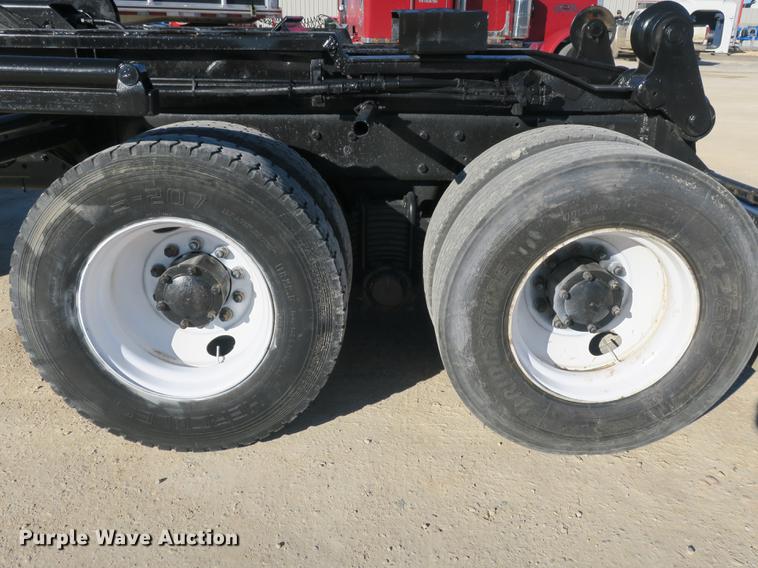 image for item DB8921 1999 Mack RD688S hook truck