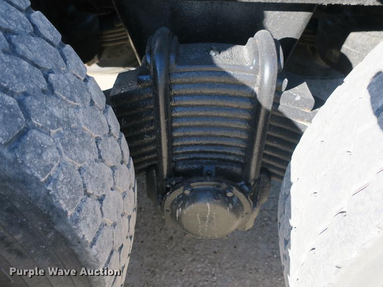 image for item DB8921 1999 Mack RD688S hook truck