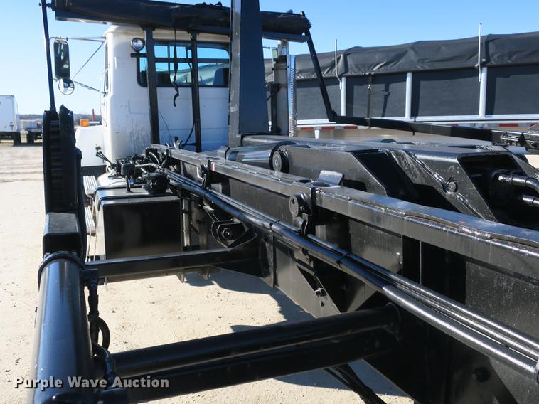 image for item DB8921 1999 Mack RD688S hook truck