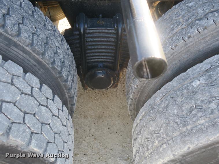 image for item DB8921 1999 Mack RD688S hook truck