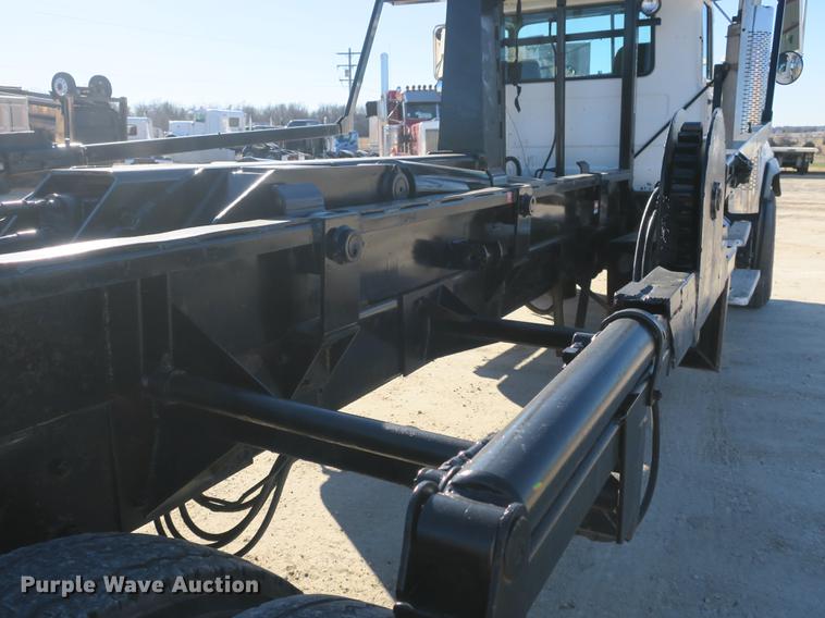 image for item DB8921 1999 Mack RD688S hook truck