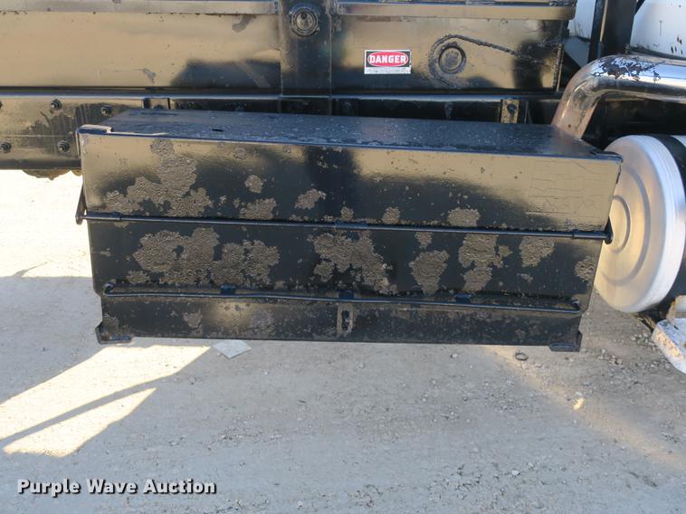 image for item DB8921 1999 Mack RD688S hook truck