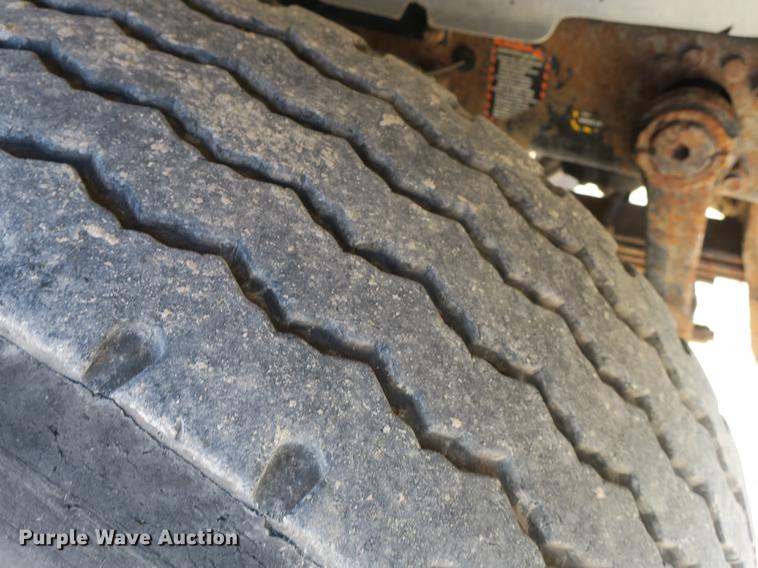 image for item DB8921 1999 Mack RD688S hook truck