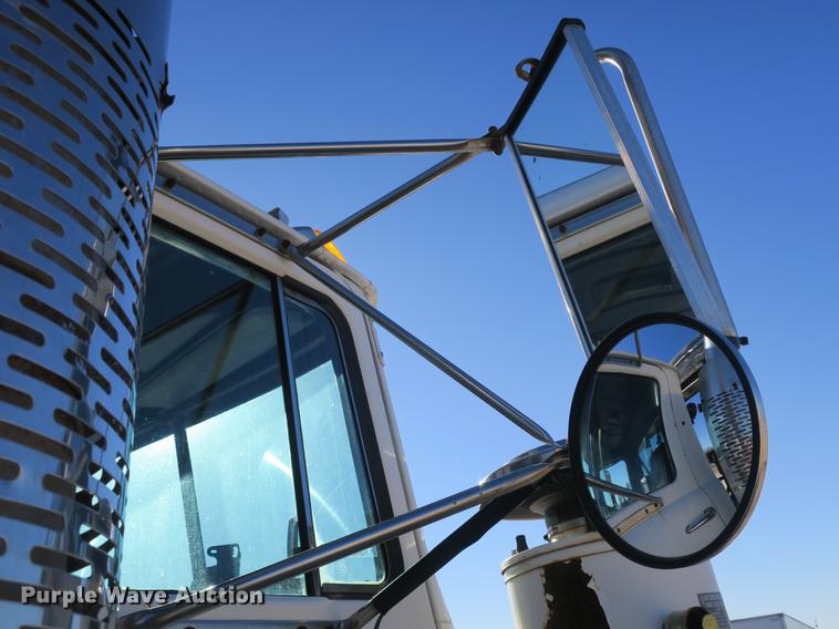 image for item DB8921 1999 Mack RD688S hook truck