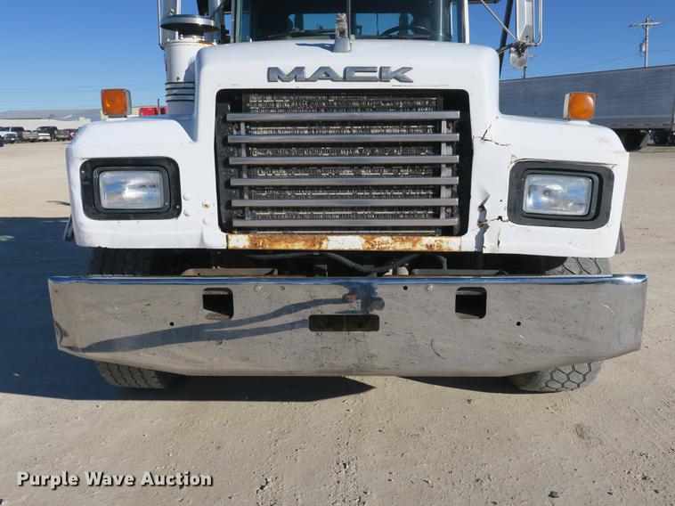 image for item DB8921 1999 Mack RD688S hook truck