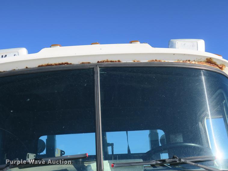 image for item DB8921 1999 Mack RD688S hook truck