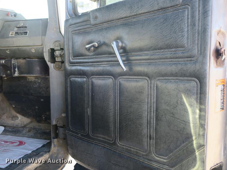 image for item DB8921 1999 Mack RD688S hook truck