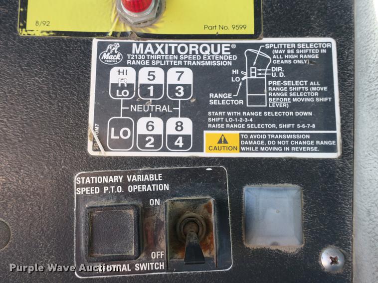 image for item DB8921 1999 Mack RD688S hook truck