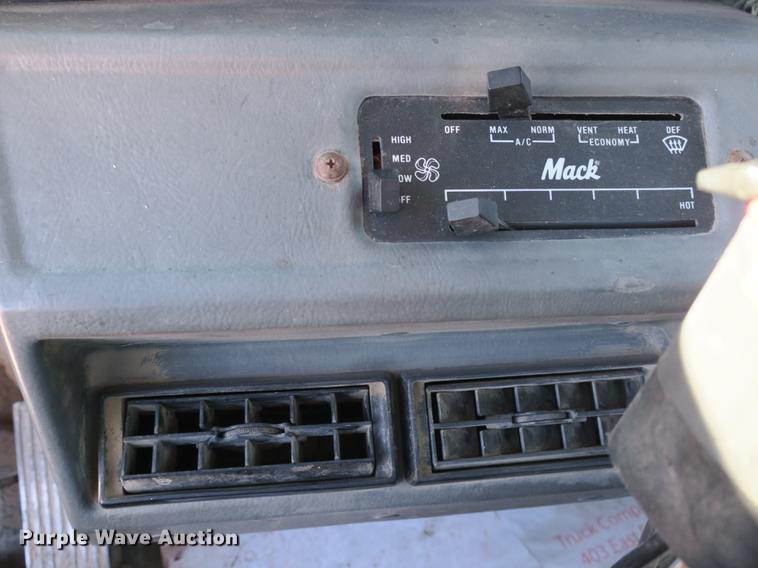 image for item DB8921 1999 Mack RD688S hook truck