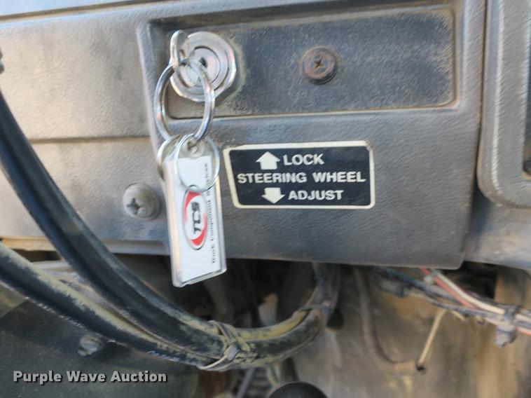 image for item DB8921 1999 Mack RD688S hook truck