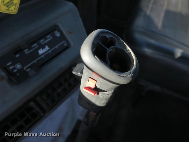 image for item DB8921 1999 Mack RD688S hook truck