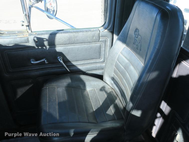 image for item DB8921 1999 Mack RD688S hook truck