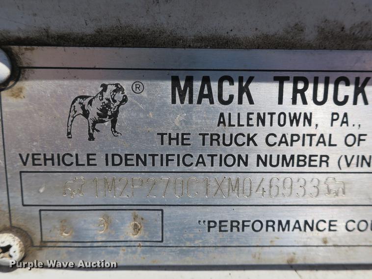 image for item DB8921 1999 Mack RD688S hook truck