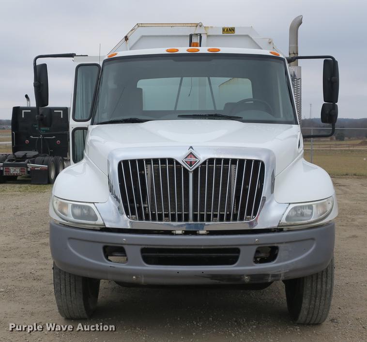 image for item DB8923 2005 International 4300 recycling truck