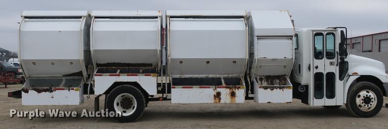 image for item DB8923 2005 International 4300 recycling truck
