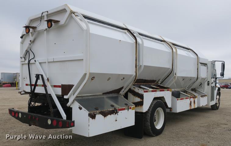 image for item DB8923 2005 International 4300 recycling truck