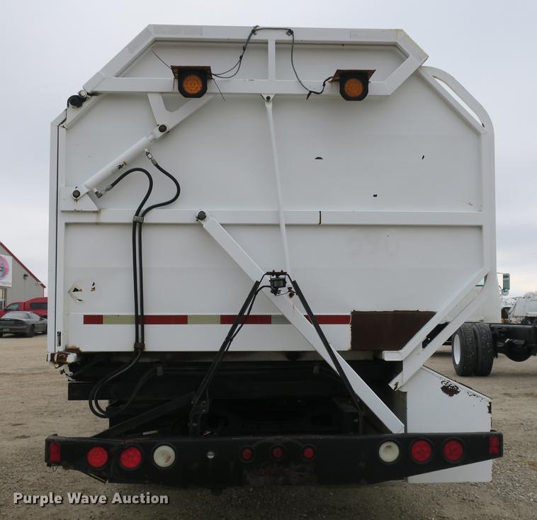 image for item DB8923 2005 International 4300 recycling truck