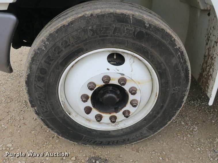 image for item DB8923 2005 International 4300 recycling truck