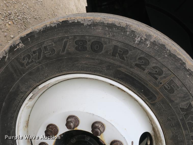 image for item DB8923 2005 International 4300 recycling truck