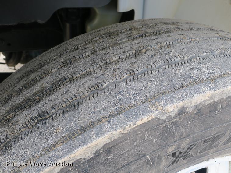 image for item DB8923 2005 International 4300 recycling truck