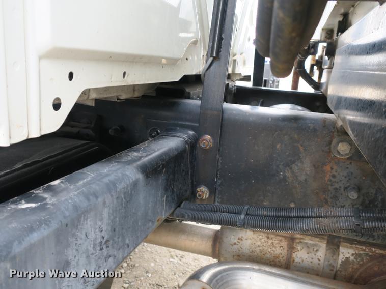 image for item DB8923 2005 International 4300 recycling truck