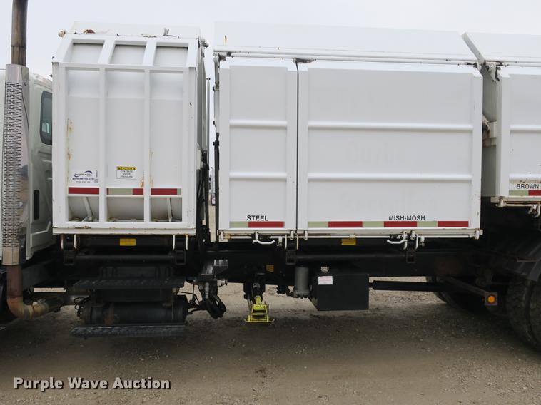 image for item DB8923 2005 International 4300 recycling truck