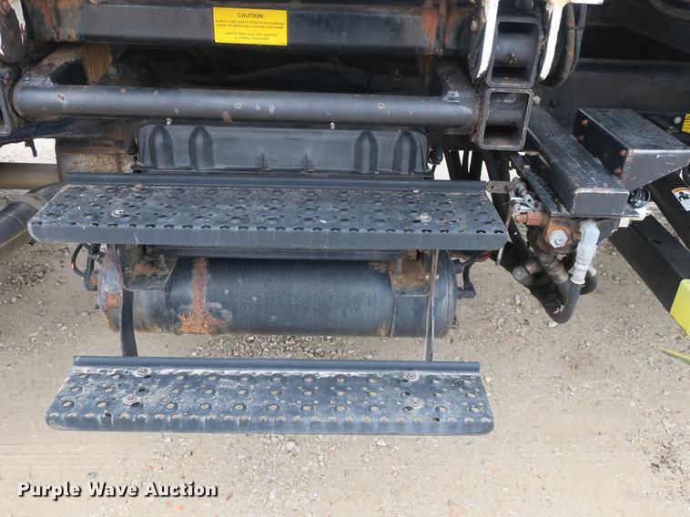 image for item DB8923 2005 International 4300 recycling truck