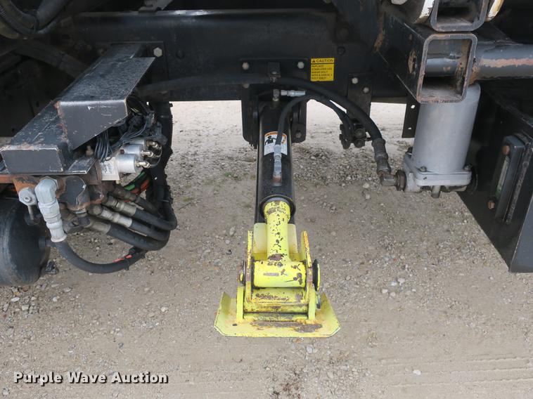 image for item DB8923 2005 International 4300 recycling truck