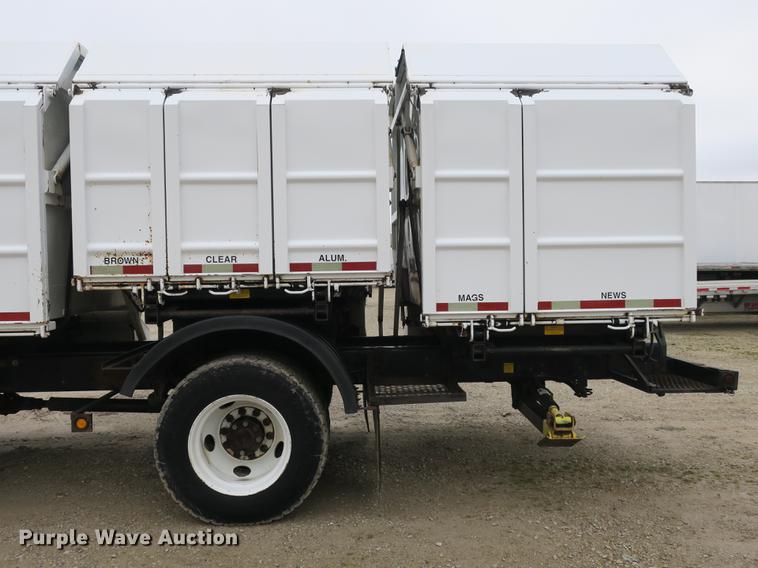 image for item DB8923 2005 International 4300 recycling truck