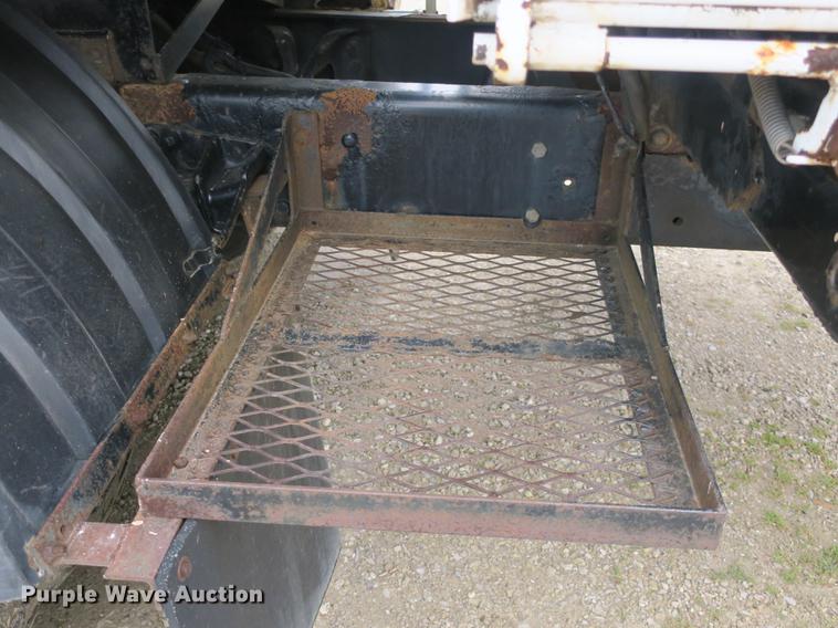 image for item DB8923 2005 International 4300 recycling truck