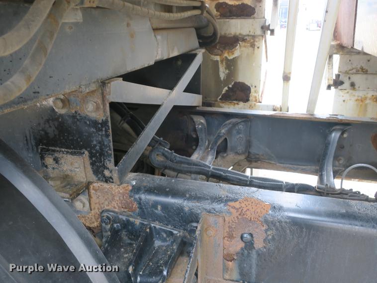 image for item DB8923 2005 International 4300 recycling truck