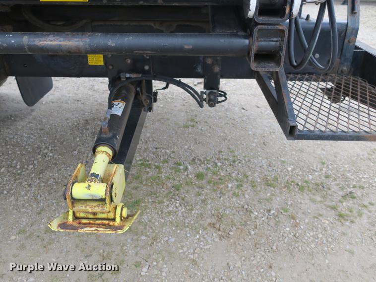 image for item DB8923 2005 International 4300 recycling truck