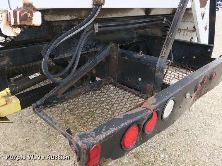 image for item DB8923 2005 International 4300 recycling truck